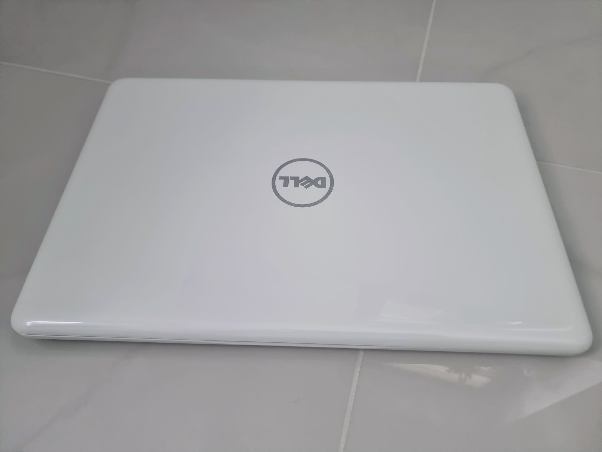 Laptop Notebook biały DELL Inspiron 15 seria 5000