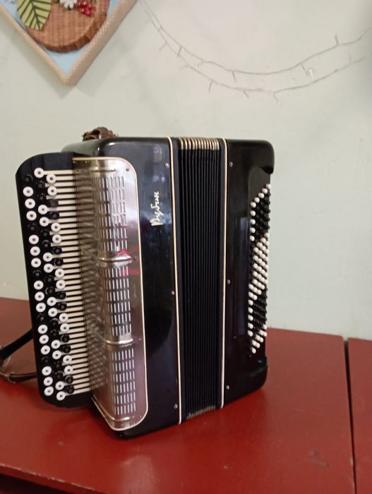 Баян Рубин инструмент настроен, механика в порядке.