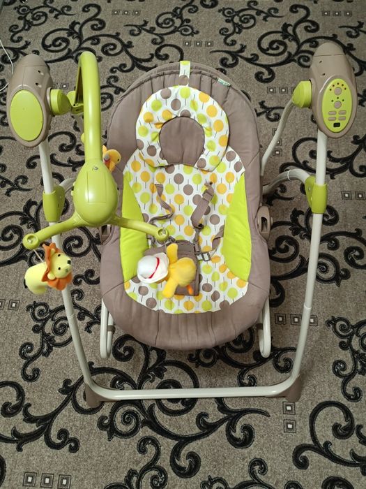 Заколисуючий центр, гойдалка CARRELLO Nanny