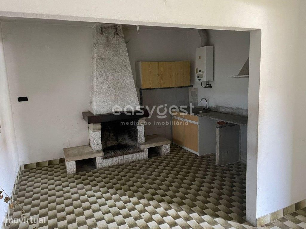 Moradia Isolada com boas áreas, T4 com Sótão em Amor, Leiria