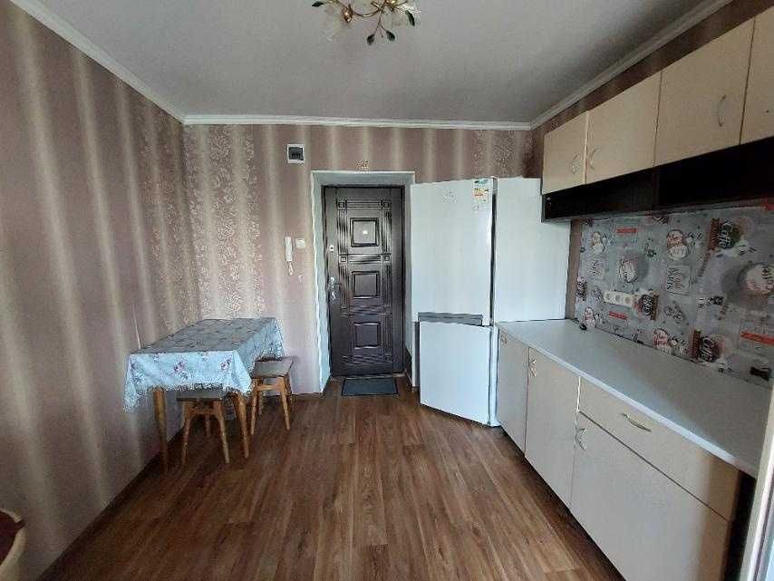Комната в общежитии на Багрицкого с ремонтом мебелью и техникой.
