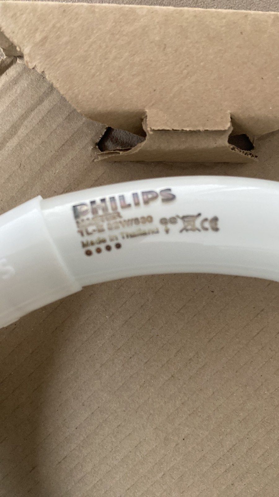 Люмінесцентна неінтегрована кільцева лампа Philips TL-E 32W/830 1CT/12