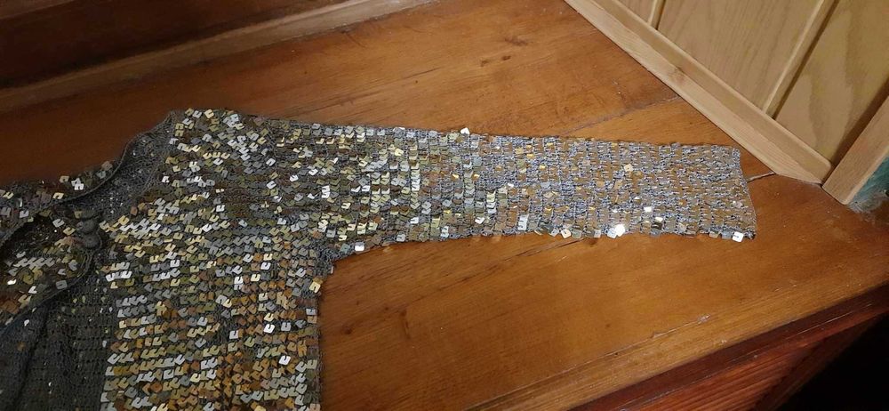 Стильний кардиган з паєтками