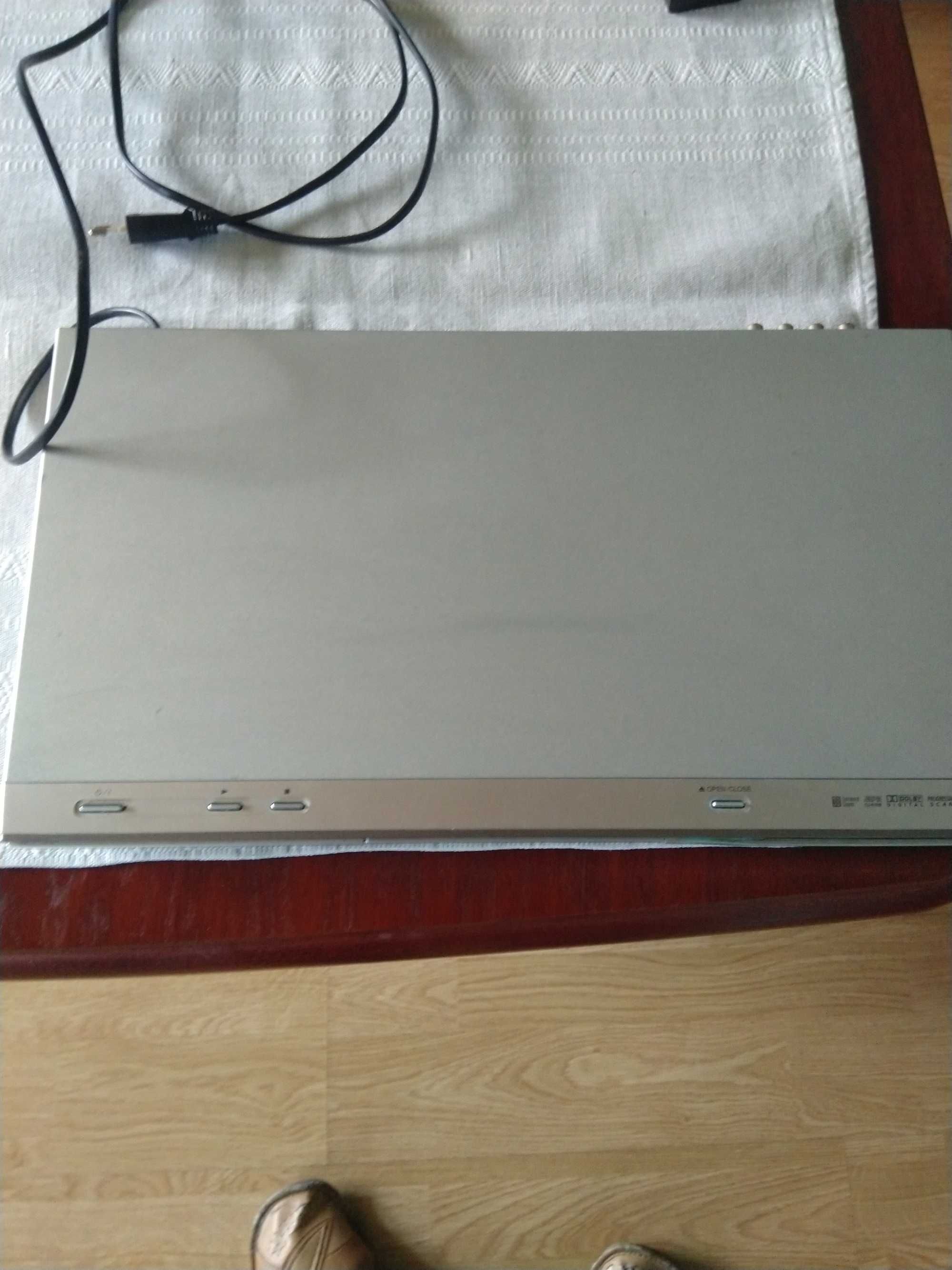 Odtwarzacz DVD LG 9800