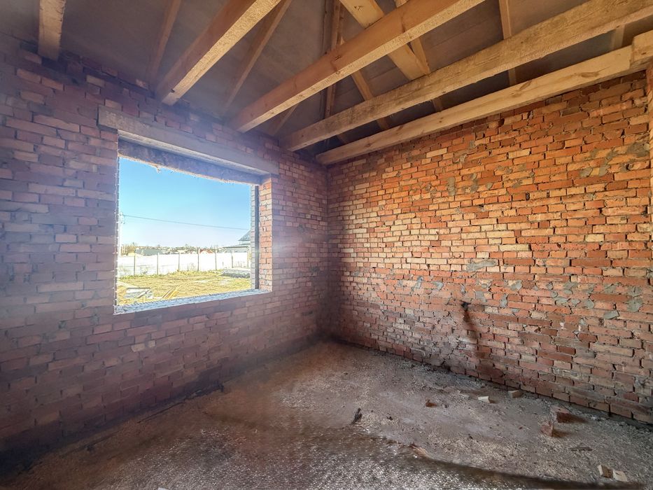 Окремий будинок у новому котеджному містечку