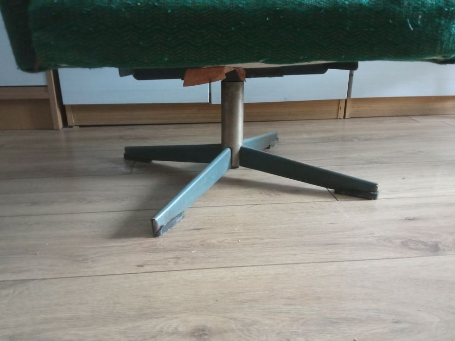 Fotel na obrotowej nodze z PRLU wyprany