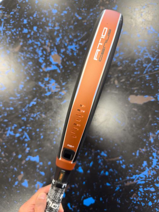 Raquete NOX AT10 GENIUS ATTACK 12K BY AGUSTIN TAPIA 2025