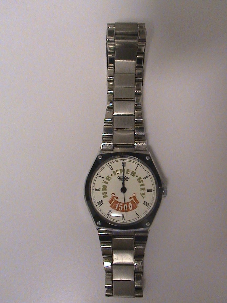Продам часы Слава Киев 1500 лет ( новые и ещё в родном футляре )
