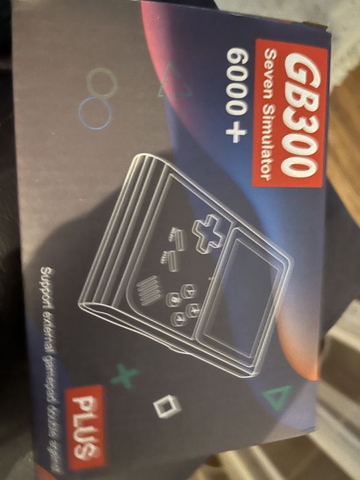 Przenisna konsola do gier GB300