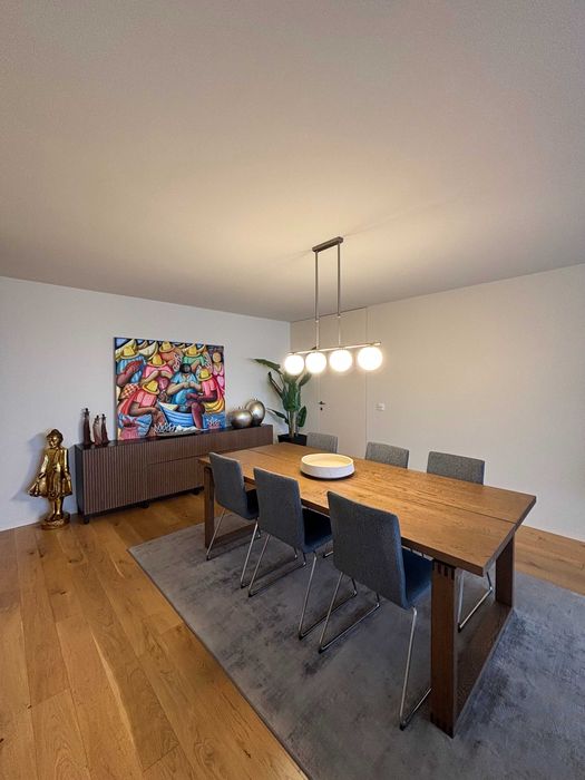 VENDO Conjunto de Sala de JANTAR * - Mesa. Cadeira, Tapete e Aparador.