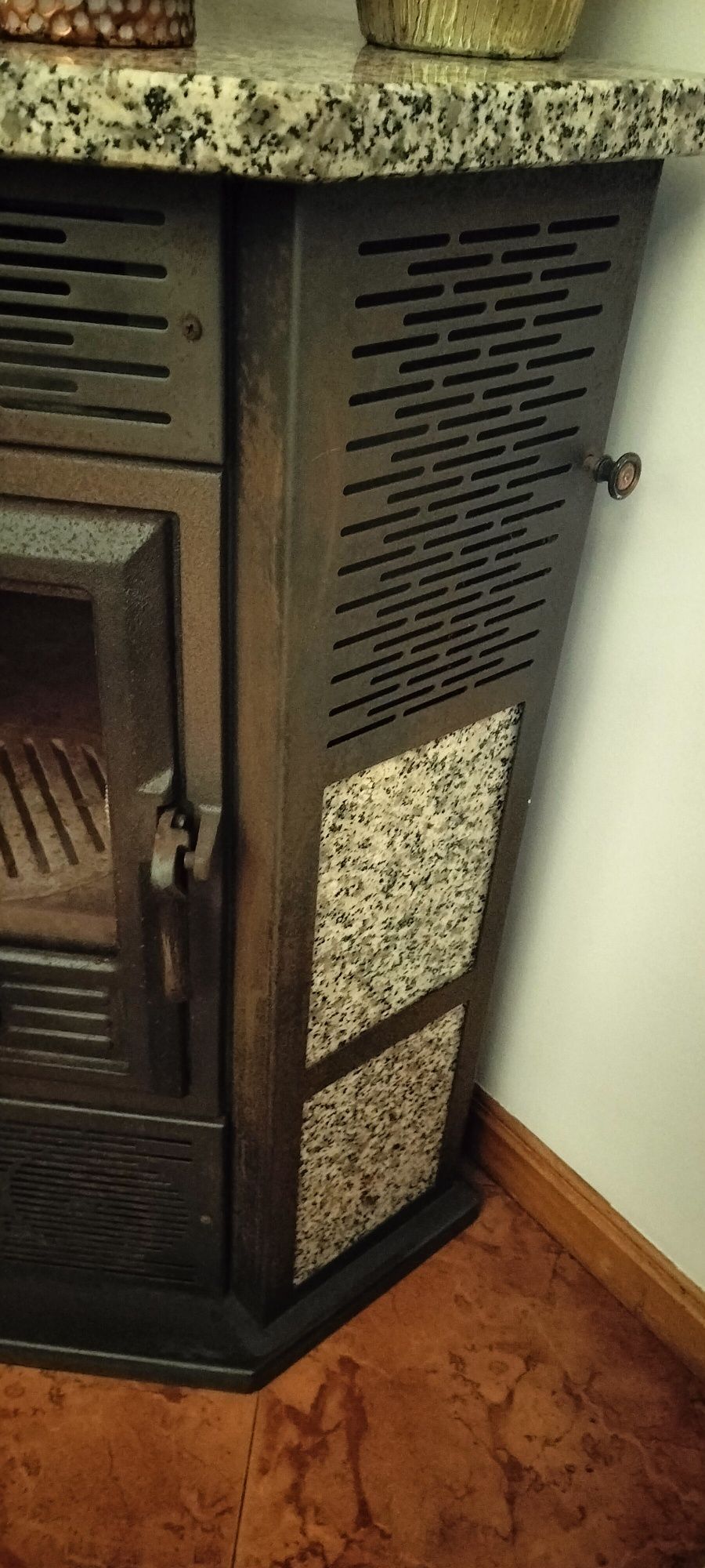 Salamandra a lenha, com ventilador elétrico.