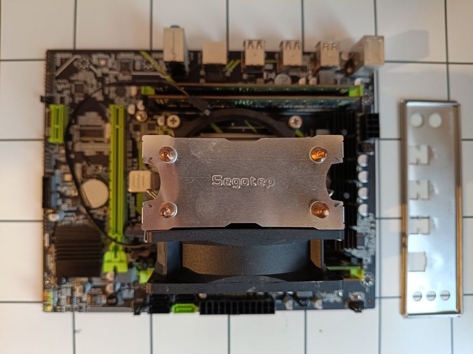 Zestaw QIYIDA X79 / Xeon E5 2689 / 32 GB DDR3 / Chłodzenie