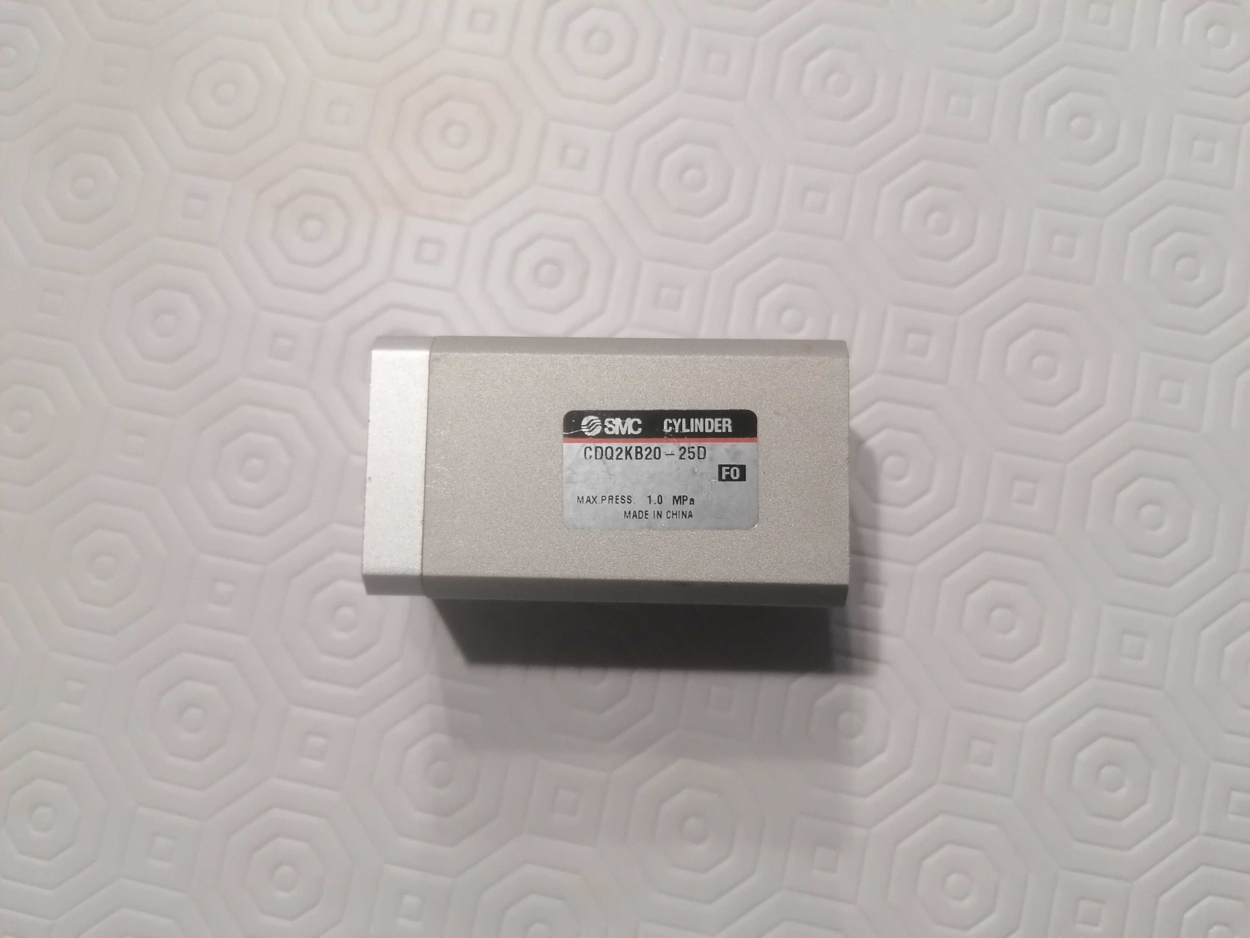 Cilindro NOVO SMC CDQ2KB20-25D