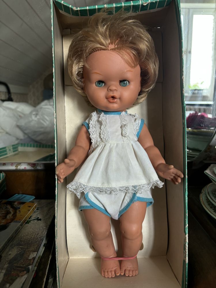Stara lalka kolekcjonerska Sonni z pudelkiem z DDR