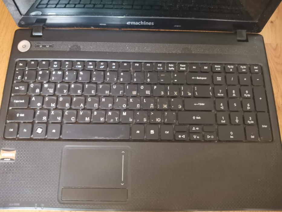 Emachines e642 на запчастини (корпус, кулер, петлі тощо)