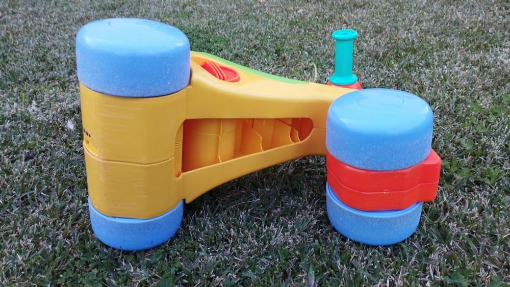 Andador/triciclo Tomy para bebé