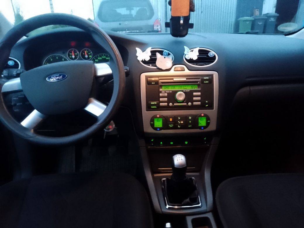 Ford Focus mk2 1.6 benzyna kombi 2007r.