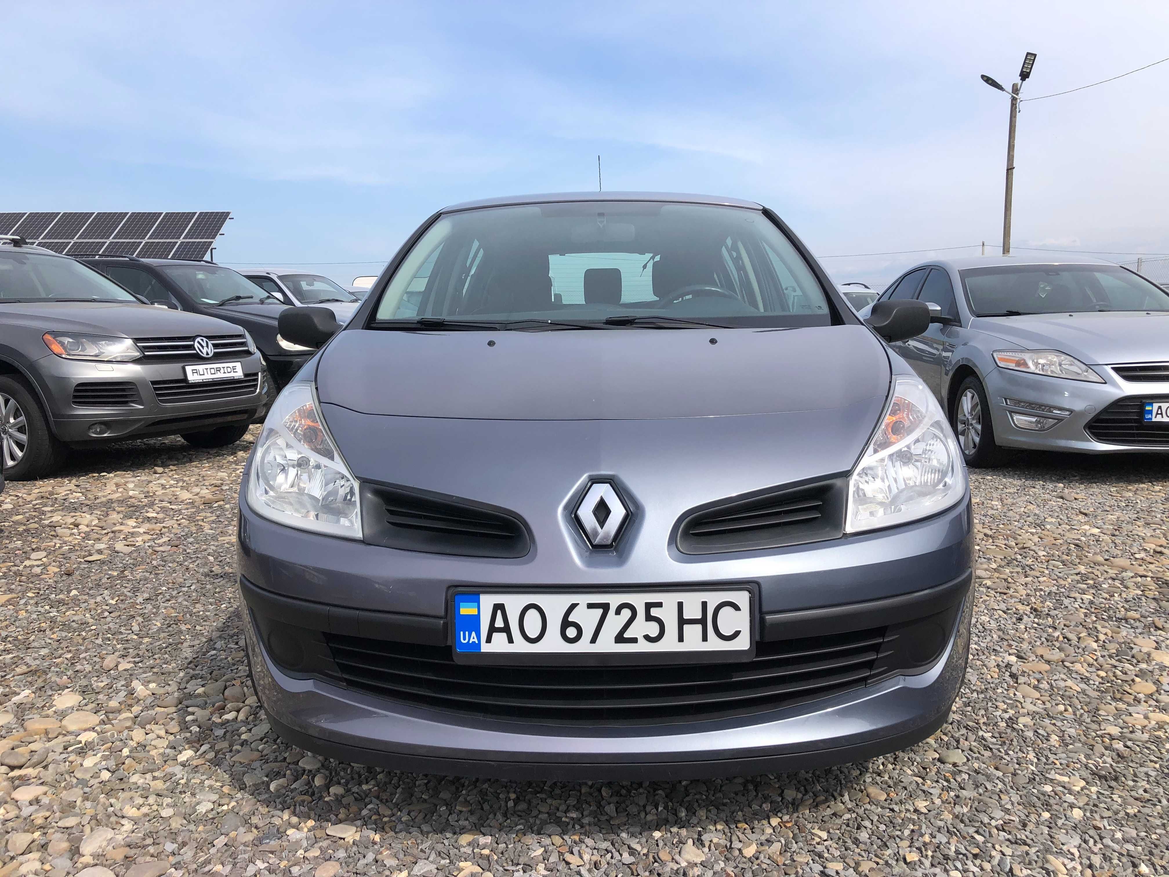 Renault Clio 2008 року.