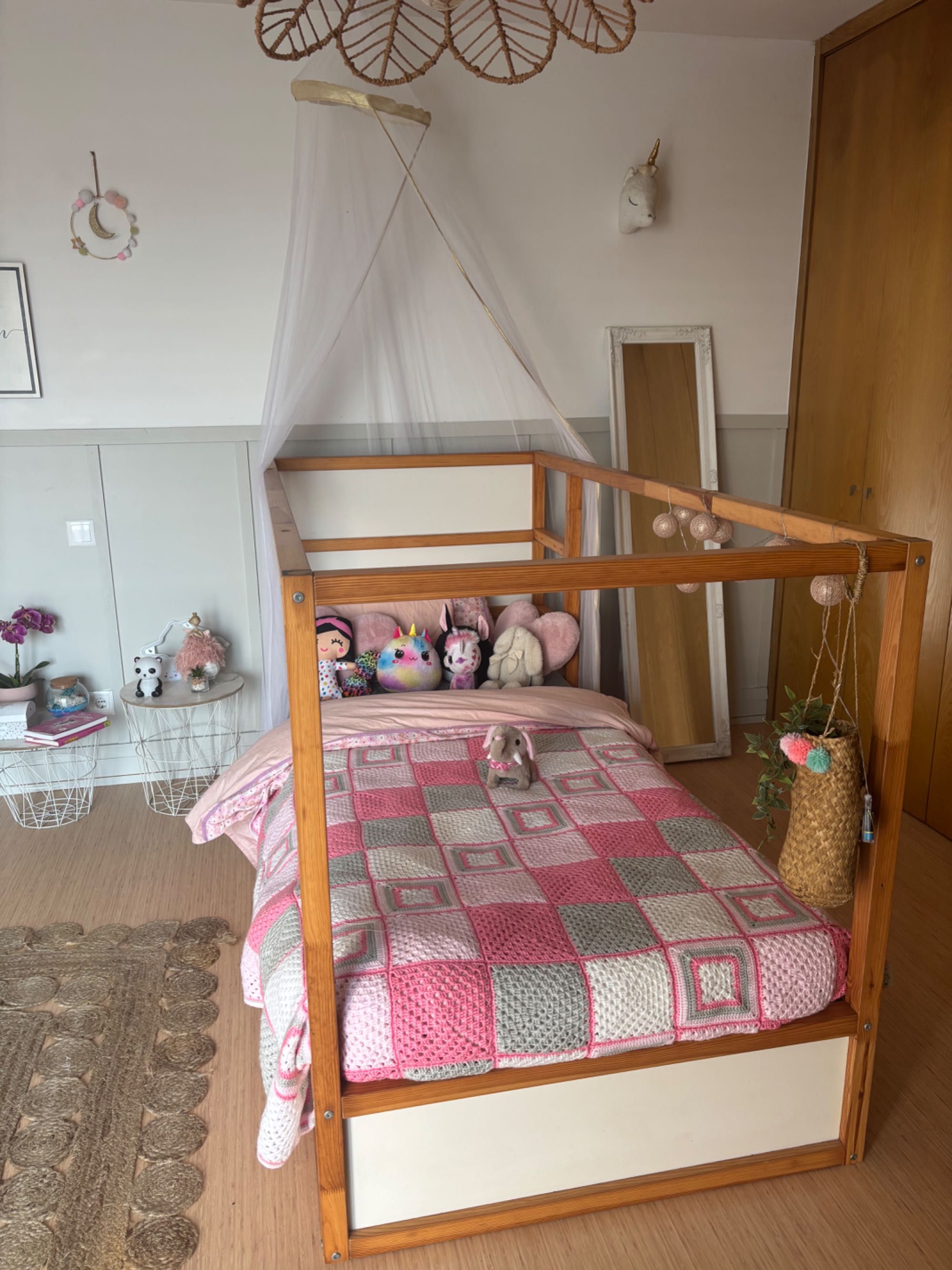 Cama Kura reversível e colchão