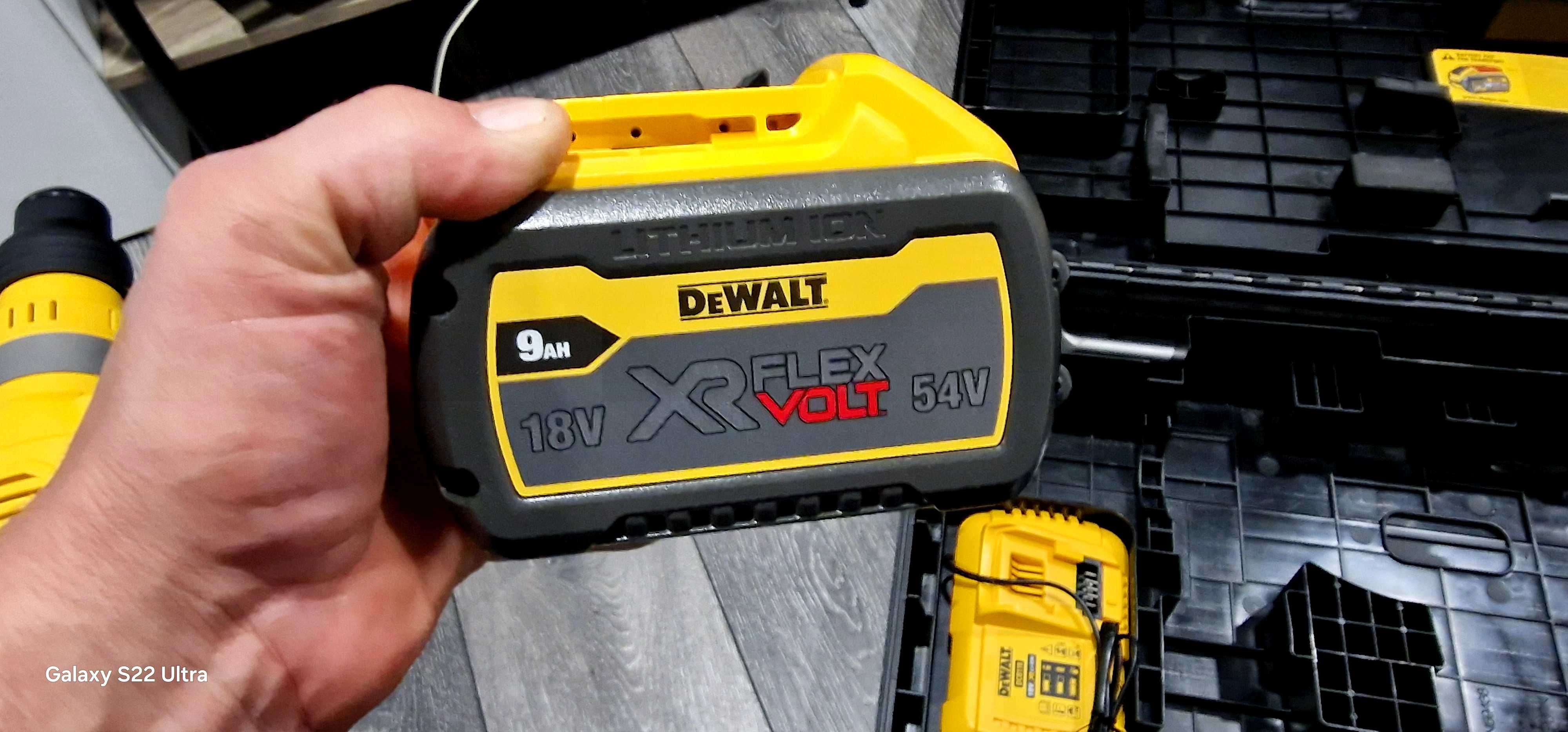 Młot udarowy Dewalt dch 733 p2