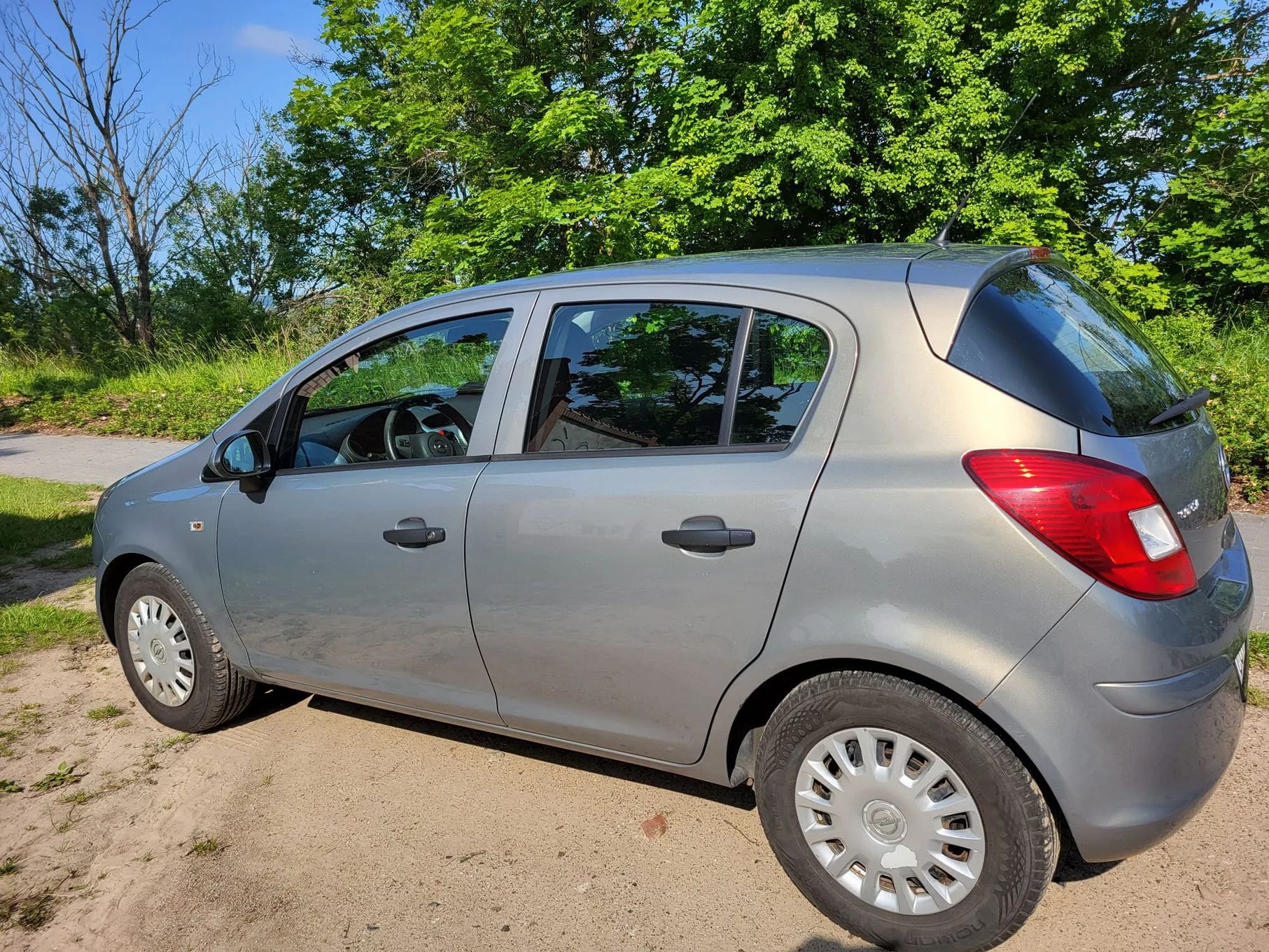 Opel Corsa w idealnym stanie wizualnym i technicznym. Ekonomiczne auto