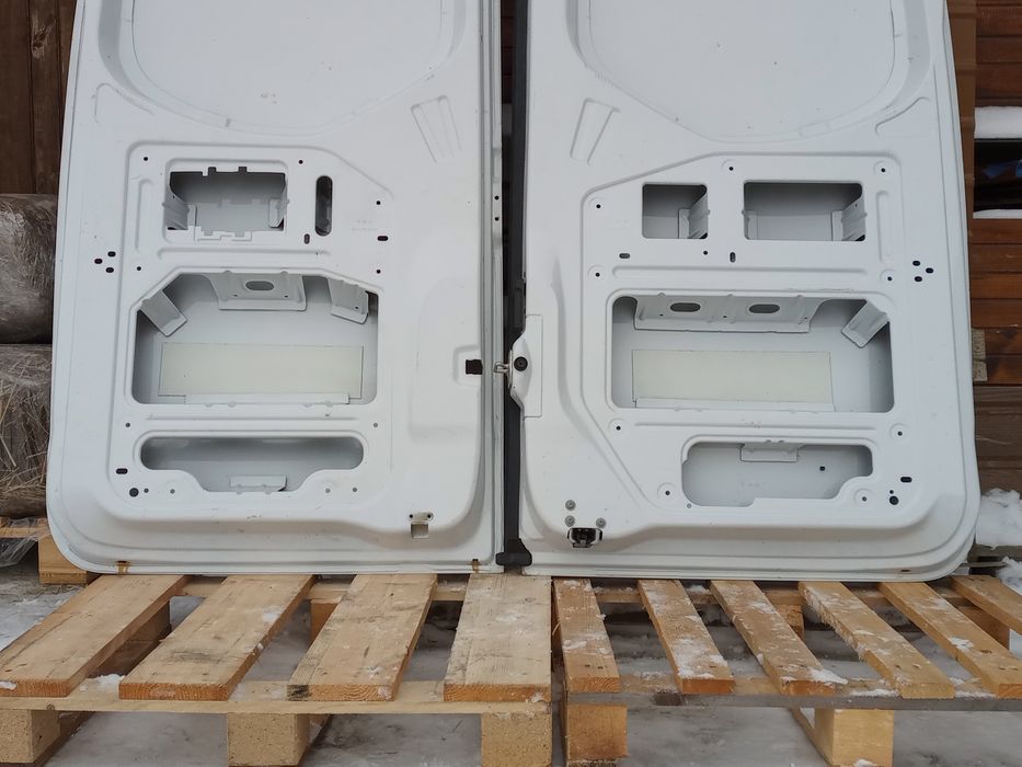 Двері задні низькі нові оригінальні Мерседес Спрінтер - 907.