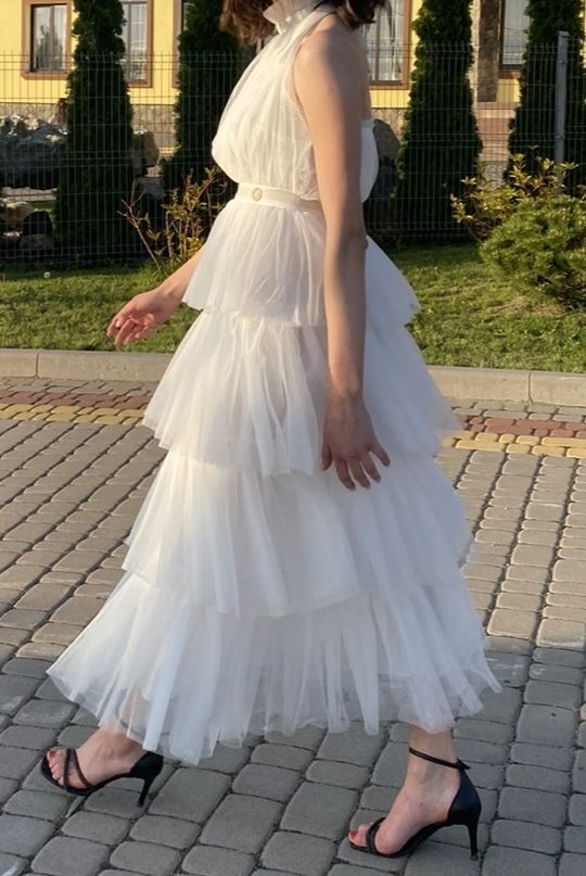 Біле плаття, сукня