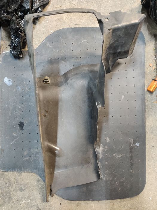 Kierownica wlot powietrza prawa Audi S4 b6 b7 4.2 BBK