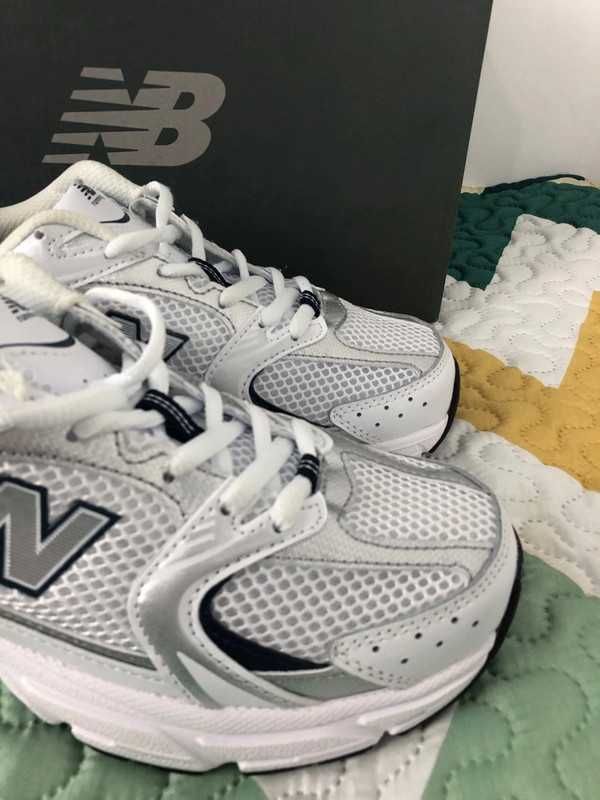 Biały^majestatyczny^NewBalance530^UnisexTrampki Roz.42.5