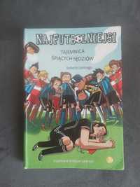 Książka dla dzieci z serii Najfutbolniejsi, Tajemnica śpiących sędziów