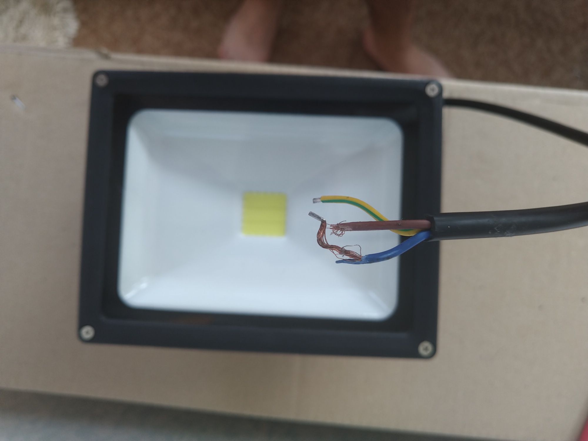 Лампа люминесцентная Flux 1900LM 20w 6000K 110-250V бу