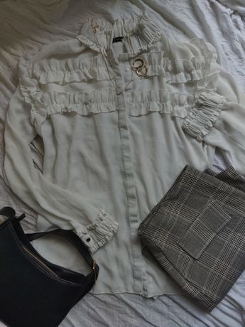 Белая кружевная блузка