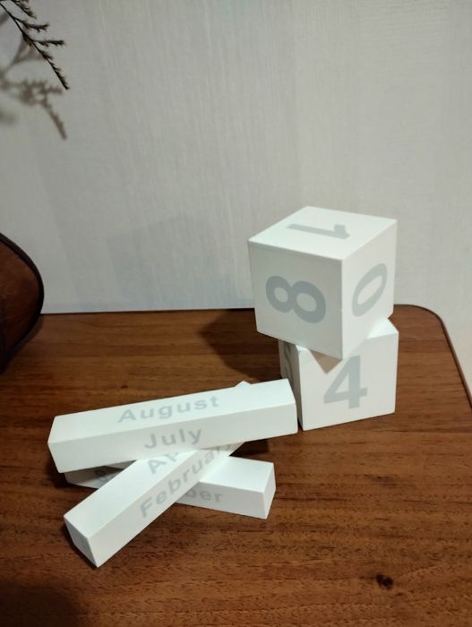 Деревянный вечный календарь