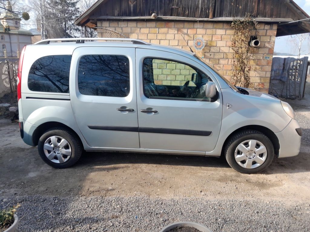 Продаю RENAULT КANGOO 2008г (пассажир) газ/бензин,  мотор 1,6л