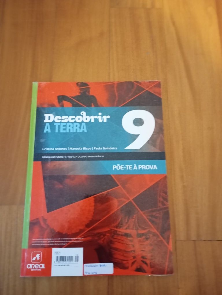 Livro escolar de ciências naturais