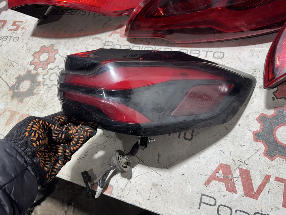 Задня фара права ліва стоп фонарь Chevrolet EUV