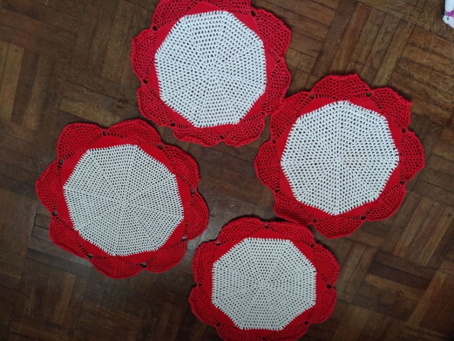 Naperons em renda de crochet vermelho e branco (4)