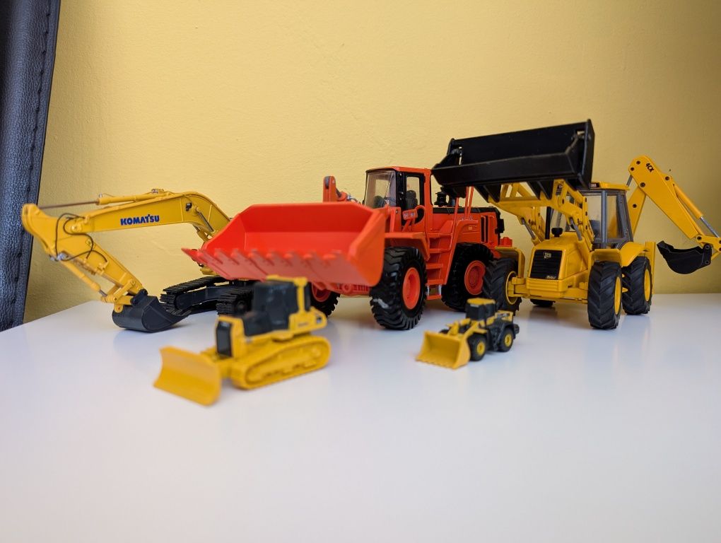 Zestaw 5 pojazdów budowlanych 1:35 DaeWoo - bardzo dobra replika