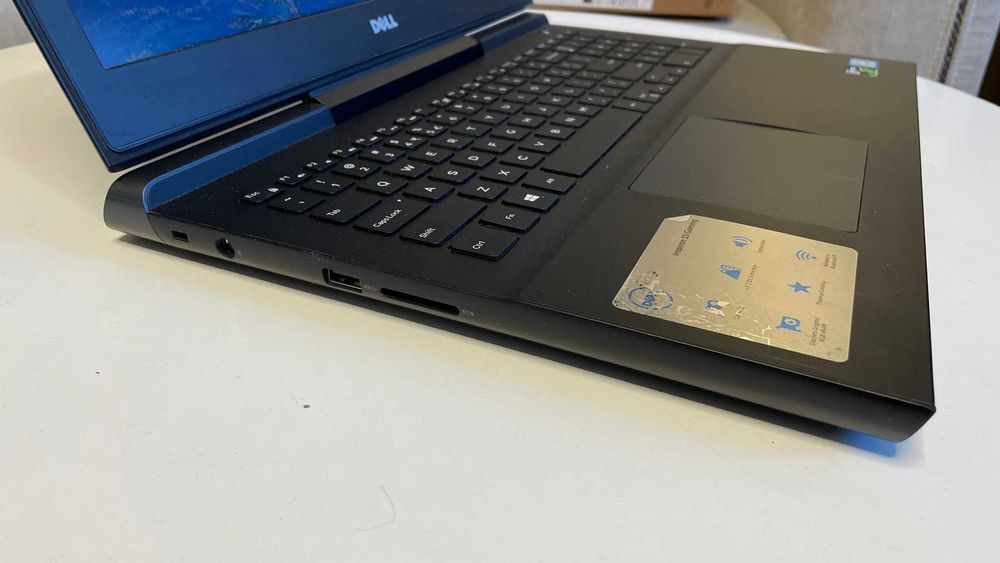 Dell Inspiron 7566 i5-6300HQ / 8GB / 240SSD+1000HDD /GTX960M/WIN10Home