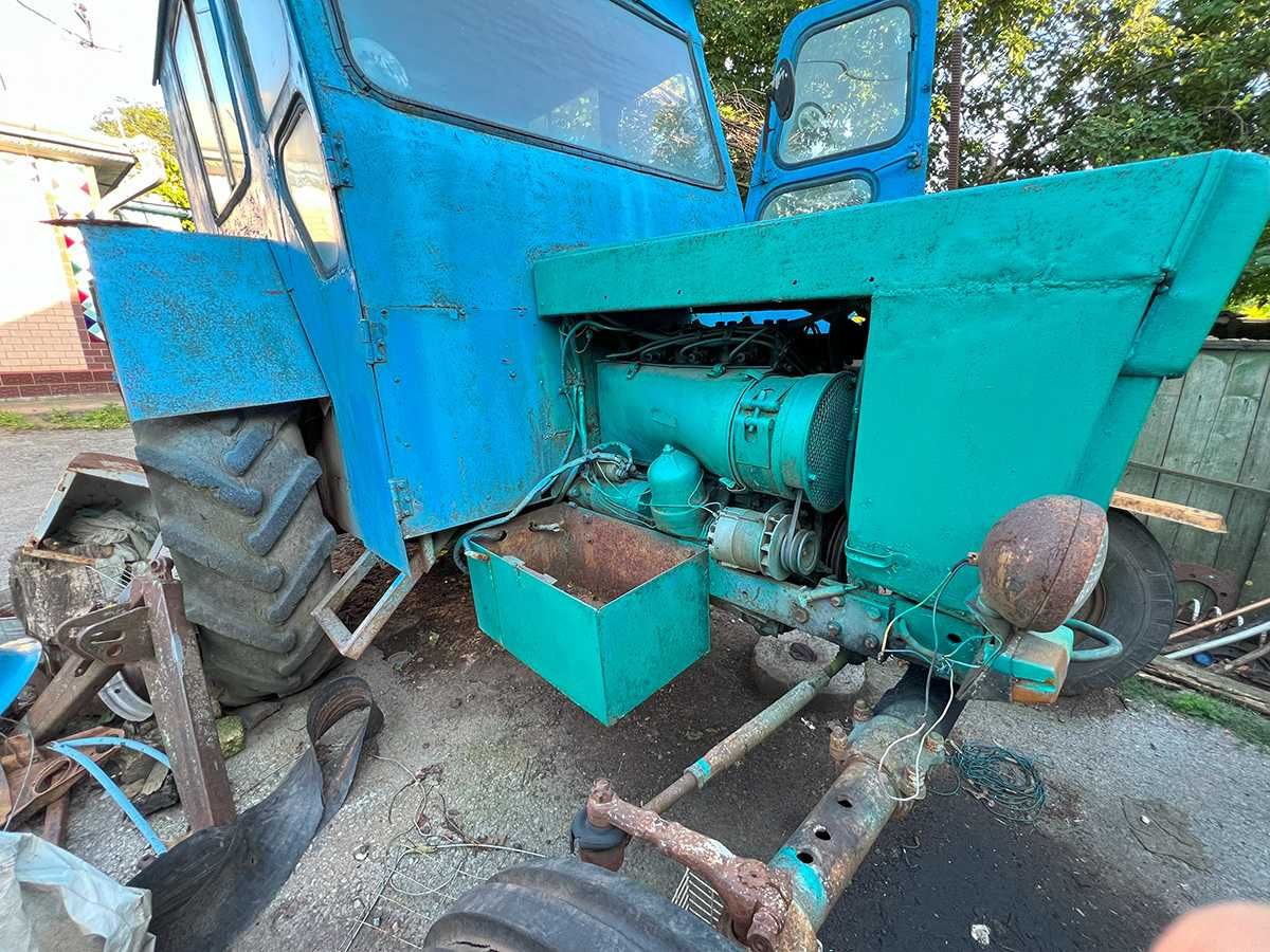 Трактор Т-40 прицеп культиватор плуг діскова борона картоплекопалка