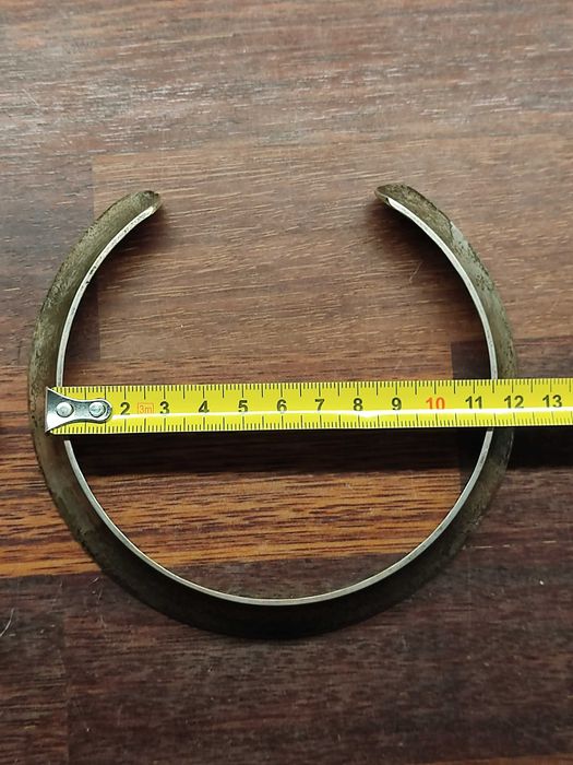 Masywna sztywna profilowana obroża na szyję kolia vintage