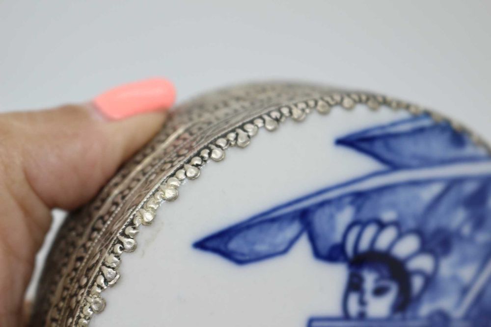 Caixa em Porcelana e Prata Chinesa Azul e Branco Espelho Figura