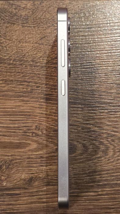 Продам телефон Samsung galaxy S24 128 gb пам'яті в ідеальному стані