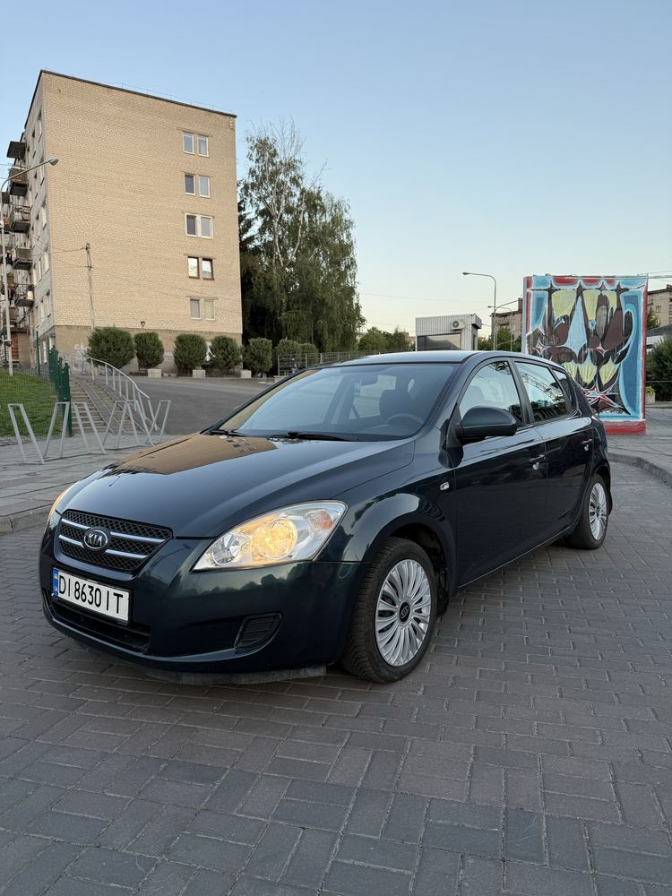 Автомобіль Kia ceed