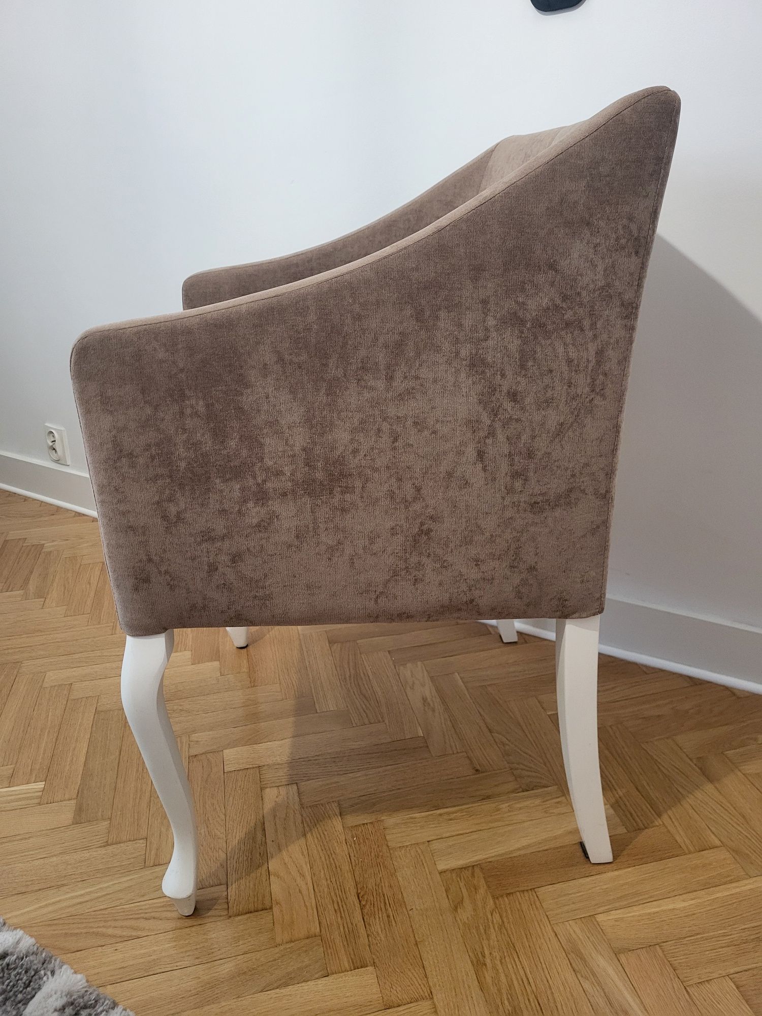 Pikowany elegancki fotel Westwing
