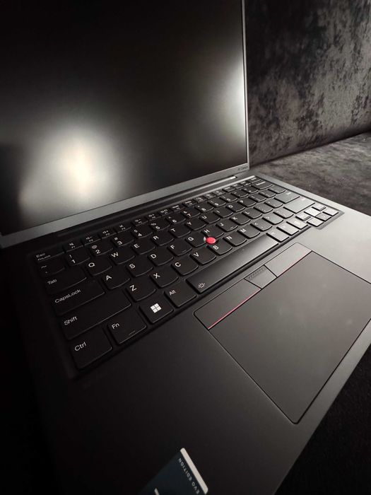 ThinkPad Lenovo ThinkPad X1 Carbon 12 Gen 11 Pro. 32 MB. 1 TB