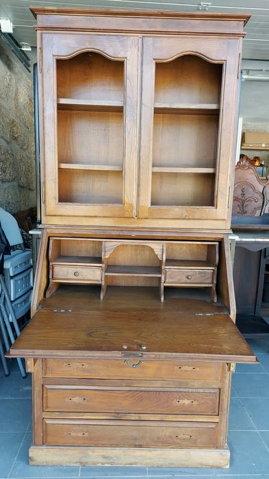 Aparador Antigo com espelho e azulejos