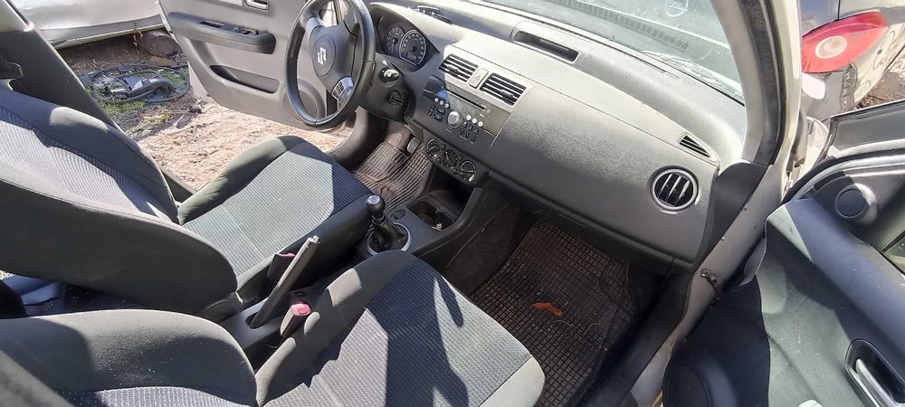 klapa tył tylna szyba suzuki swift mk IV  lak zcc