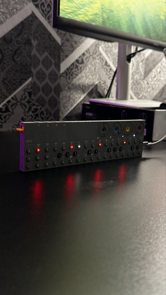 Грувбокс Teenage Engineering OP-Z + Line Module