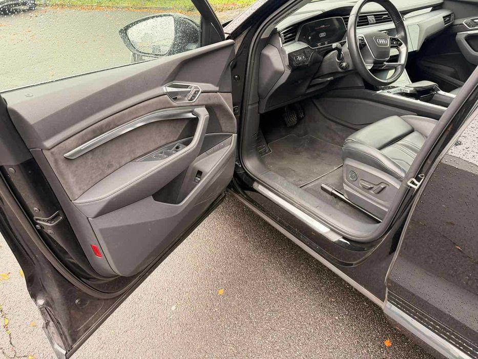 Топчик комплектація Audi e-tron -95 кв.,  21 модельний рік камери 360